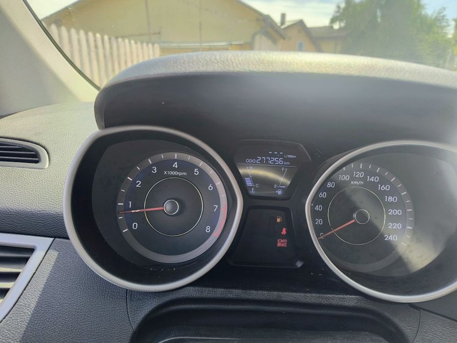HYUNDAI Elantra 2011 — imagine 4