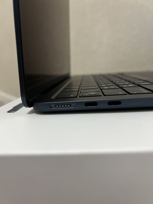MacBook Air M2 13.6  аккумулятор 100%
