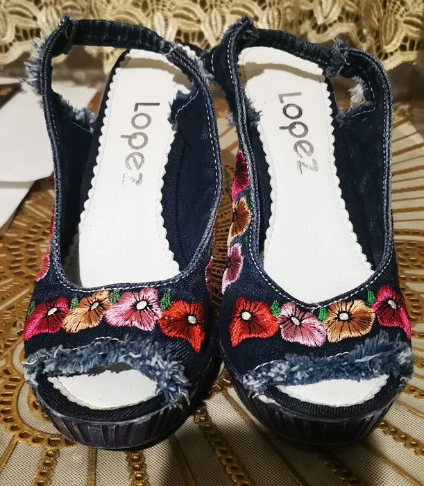 Продам женскую обувь