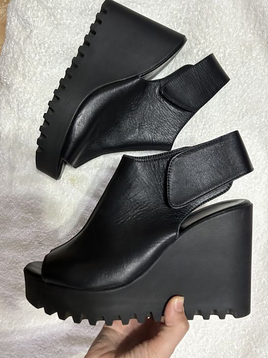 Продам обувь в отличном состоянии.