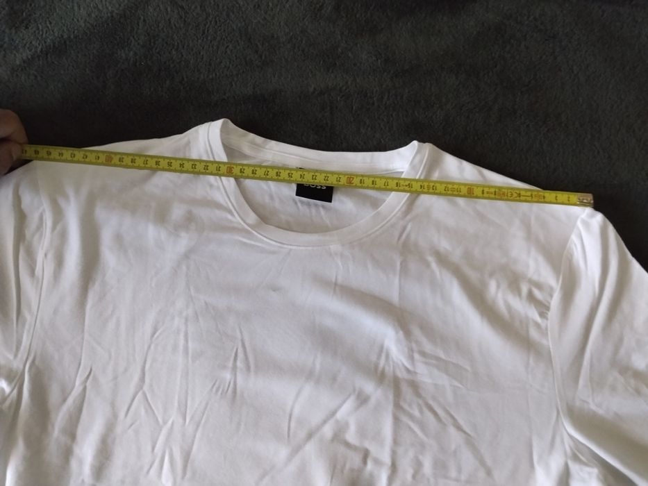 BOSS set 2 tricouri bărbătești slim fit albe cu logo mic pe braț mărimea L noi originale