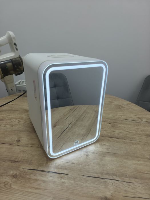 Minifrigider cosmetice