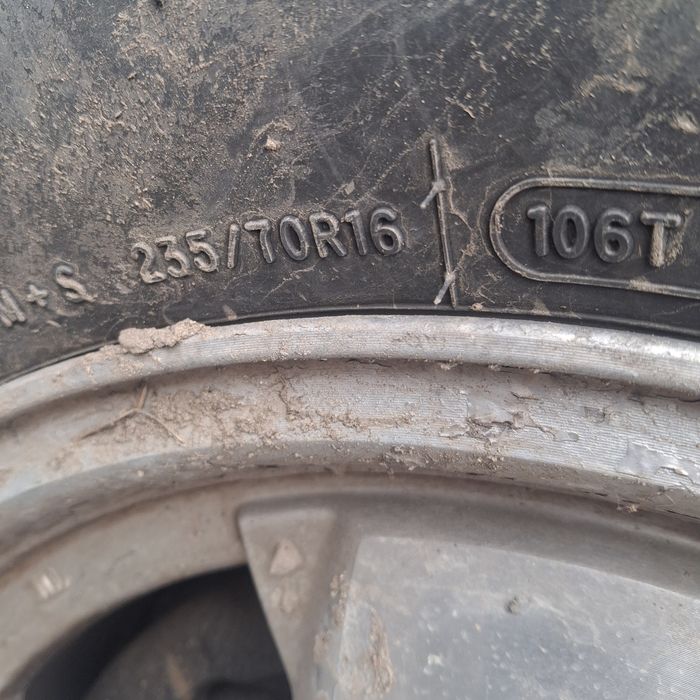 Гуми с джанти 235 70 16