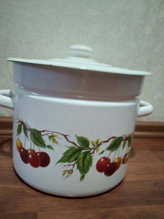 Кастрюля эмалированная