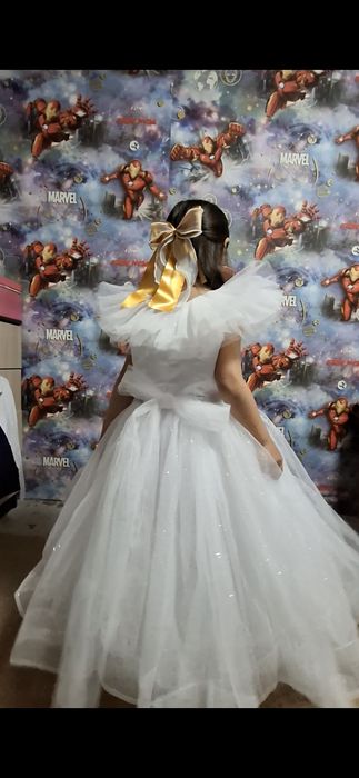 Платье для девочку подойдёт от5 до 7 лет