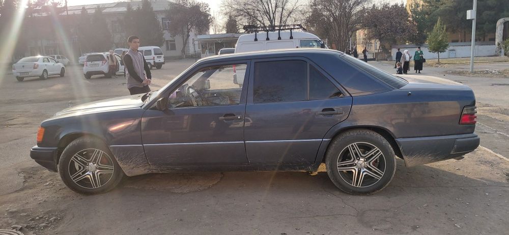 Мерсидес бенз 124 находу