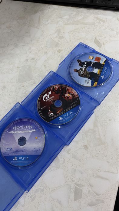 PS4 с 3 джойстиками и 16 играми