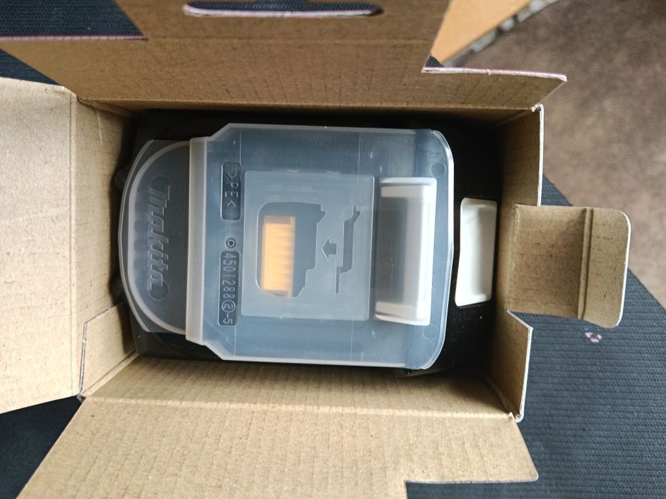 Винтоверт Makita dhp482, зарядно и батерия