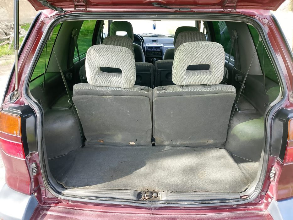 Mitsubishi space wagon