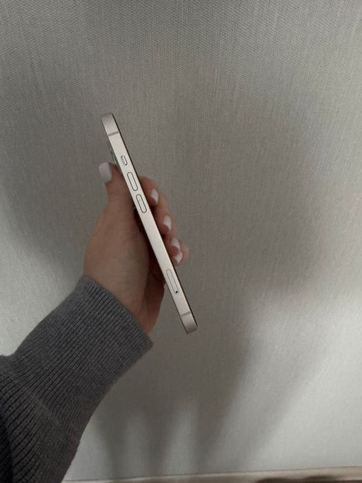 Продам Айфон  13