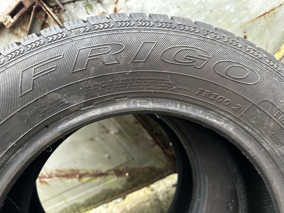 Пеодават се 2 броя зимни гуми 15 цола Debica Frigo 2 195/65R15