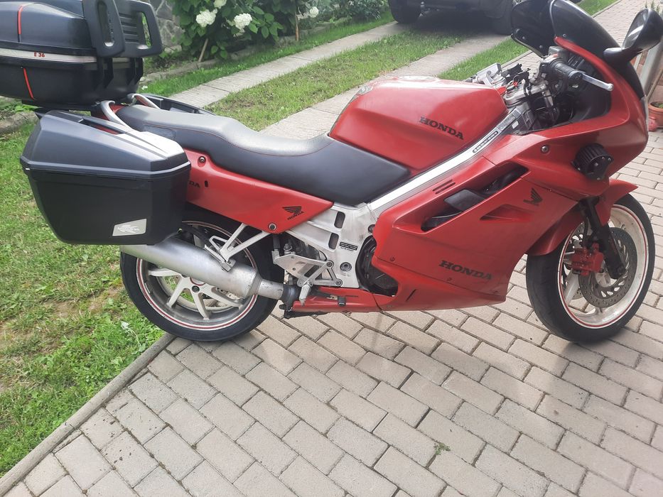 Motocicletă Honda VFR 750F