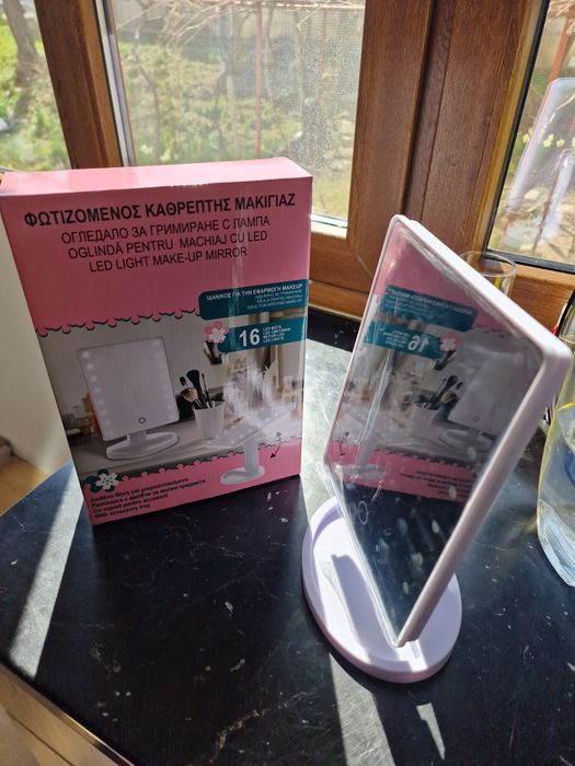 Огледало с LED светлини