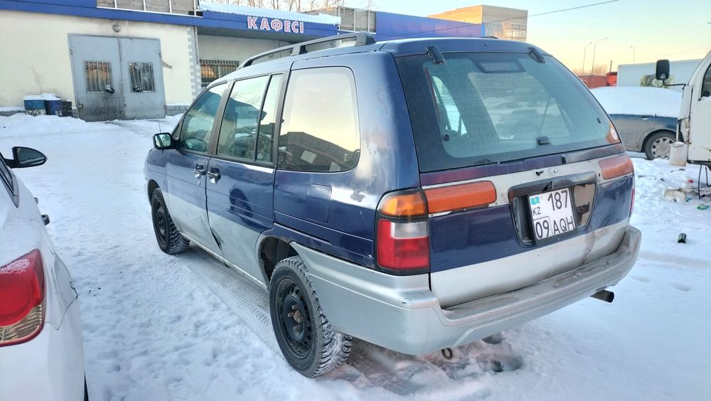 Продам Ниссан прайр джой (мини вен).