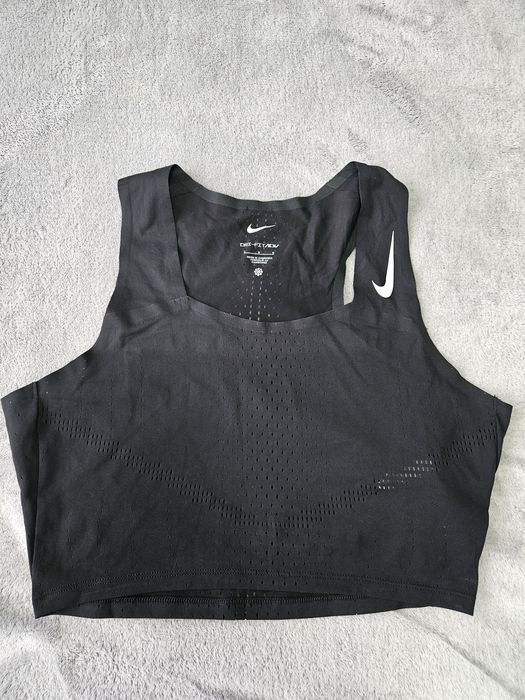 Безшевен  черен топ на NIKE