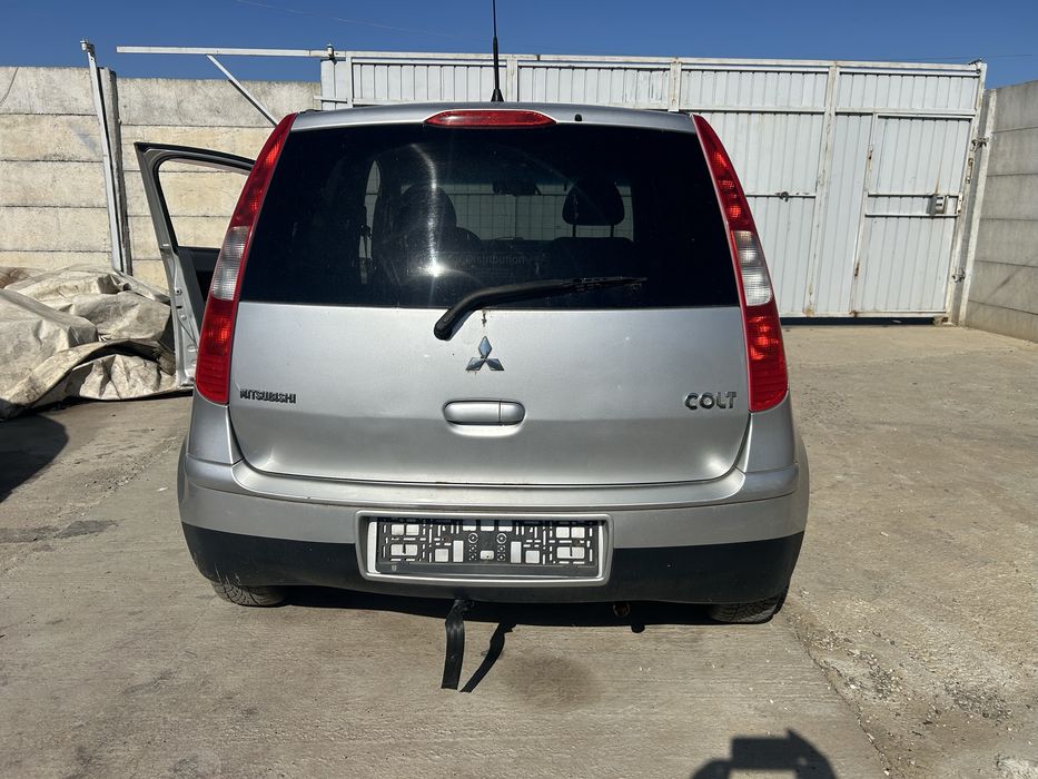 Dezmembrez Mitsubishi Colt benzina 2005-2009