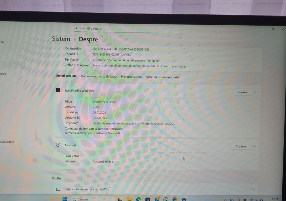 Laptop HP Victus alb cu sistem Windows 11