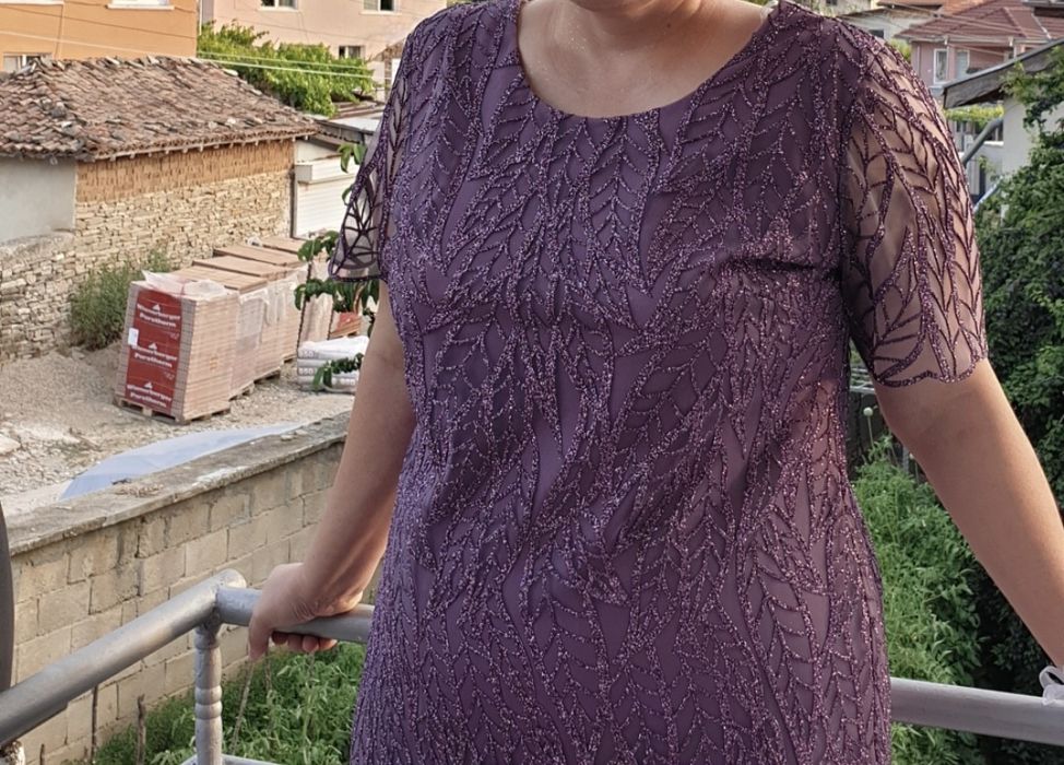 Продавам рокля лилаво