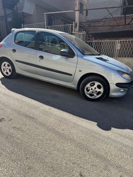 Пежо 206 Автомобил