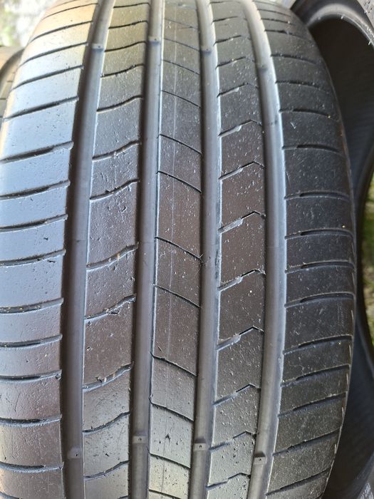 Продам шины 235/45/18  кумхо экстра