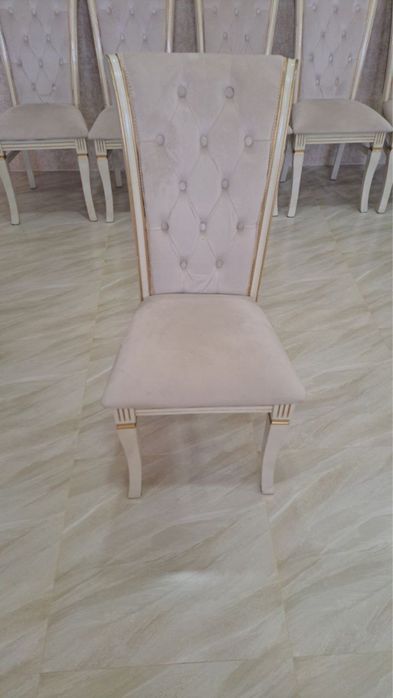 Продаются бежевые стулья