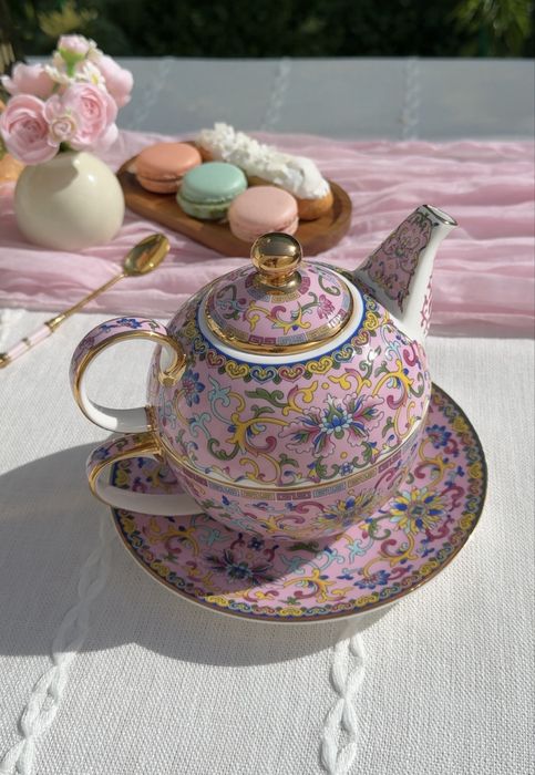 Фарфоровый чайный набор на одну персону в розовом цвете