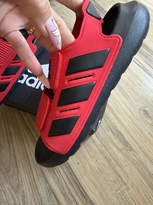 Оригинални нови юношески сандали adidas Altaswim 2.0 ! 33 н