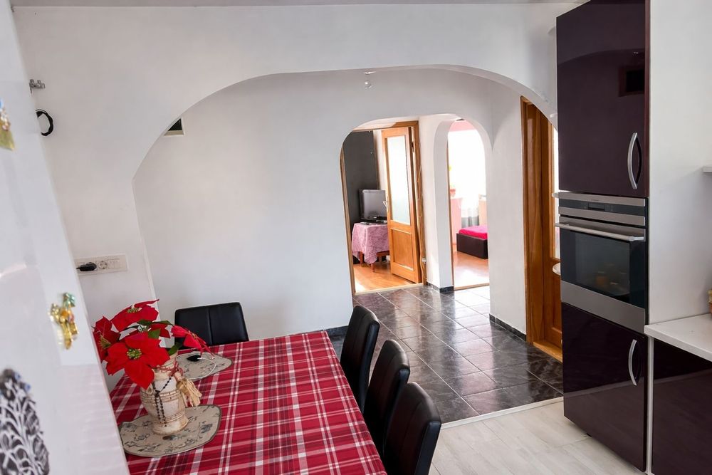 Vând apartament 4 camere 2 bai cartierul Noua