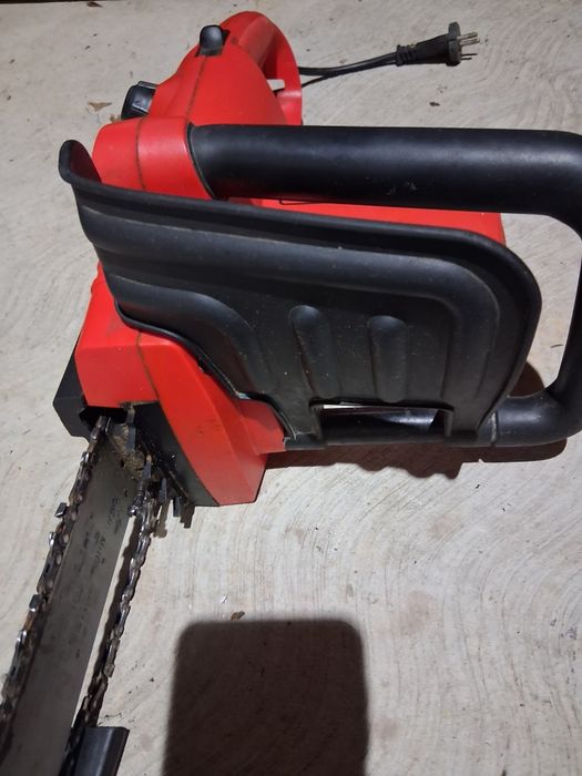 Fierăstrău electric cu lanț Black & Decker GK1940T