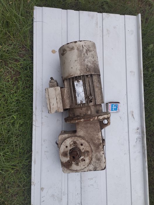 электродвигатель с редуктором