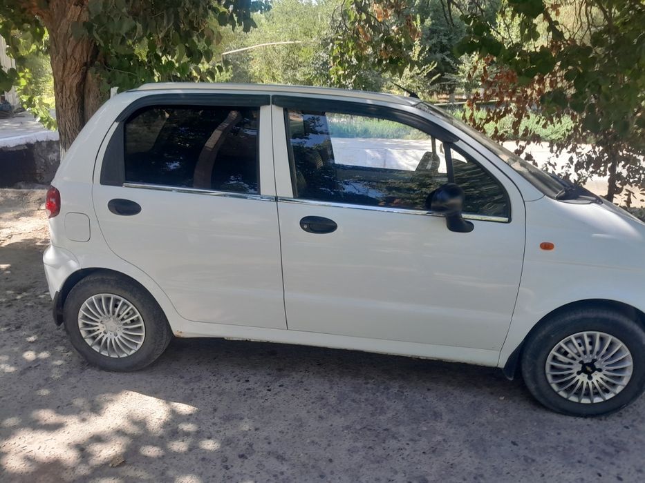Matiz sotiladi 3 talik 2011 yili rangi oq
