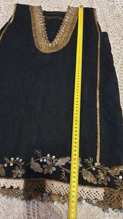 Вълнен сукман с бродерия