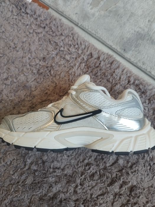 Оригинални дамски маратонки NikeNIKE