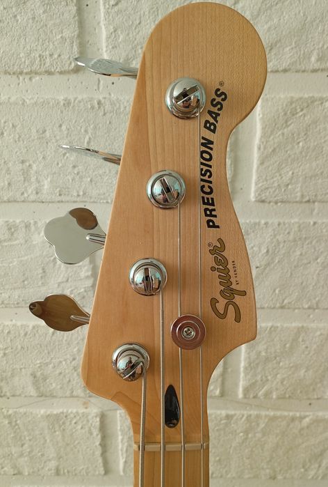 Продам бас гитару