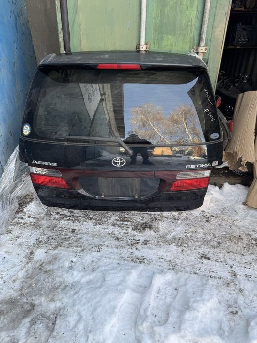 Toyota Estima крышка багажника