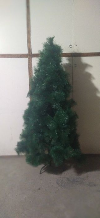 Продам ёлку в хорошем состоянии