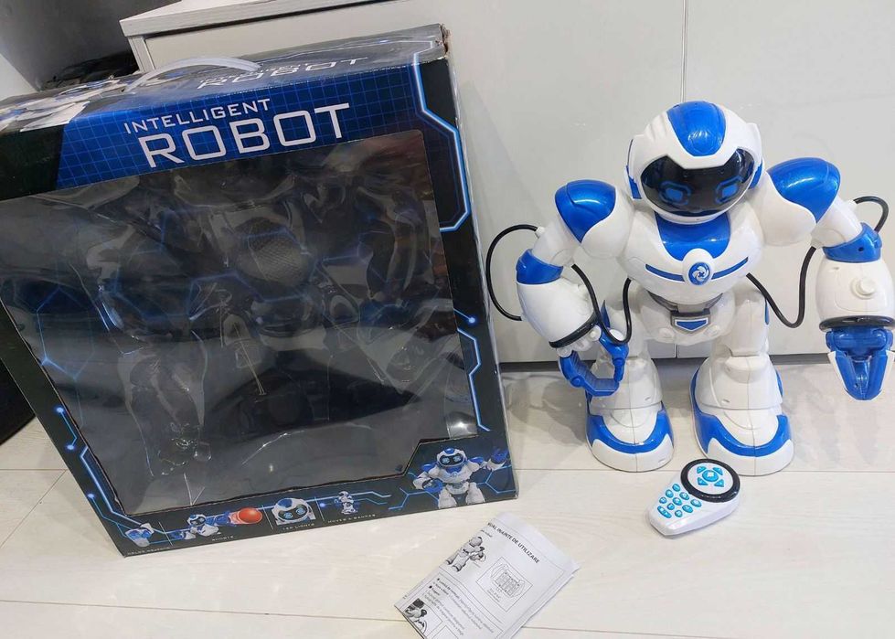 Робот играчка на батерии