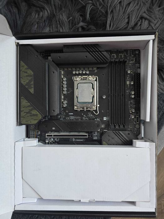 Vând Kit Performant PC: MSI MAG Z690 TOMAHAWK WIFI (DDR5) + Intel Core i5-13500