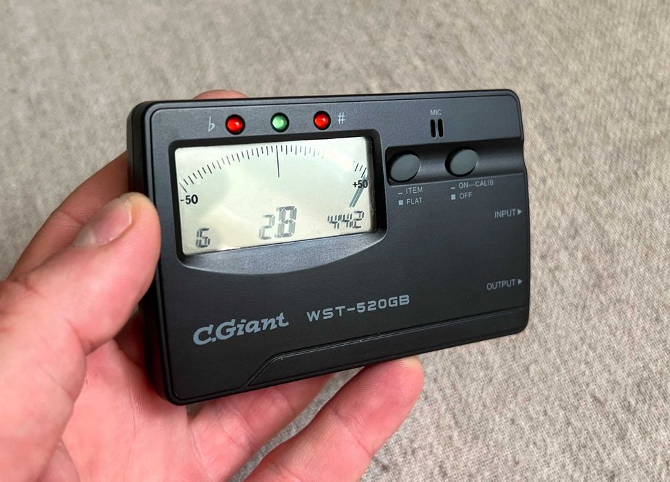 Tuner chitara și bas CGiant WST-520GB cu cutie originală, funcțional