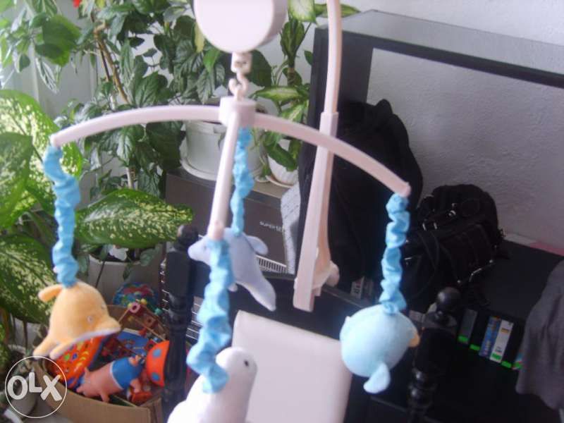 Детска кошара и музикална играчка