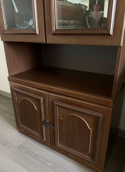 Шкаф для посуды.