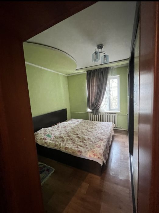 Продам б/у шкафы стол кровать