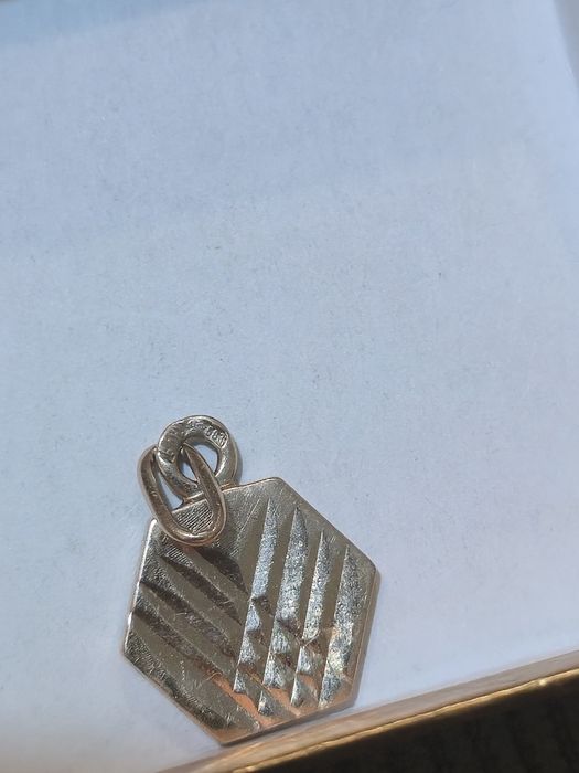 Золотой кулон за 1 гр. 45000 тг.