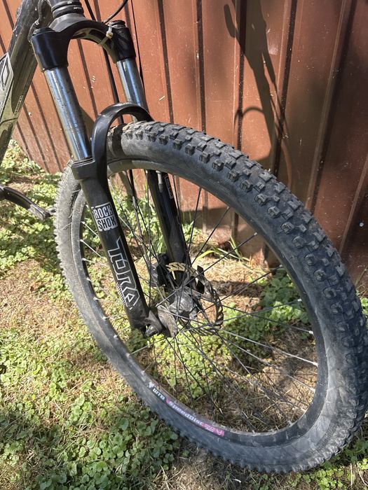 Bicicleta full suspension