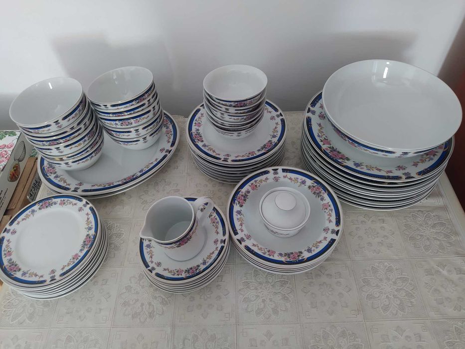 Красивый набор посуды