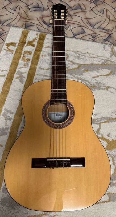 Продам 6 струнную гитару