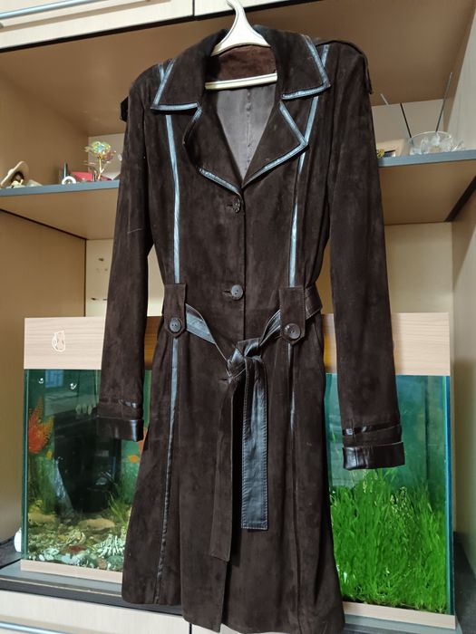 Замшевый коричневый плащ