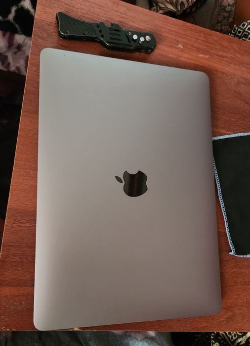 MacBook Air 2019 (Space Gray)
Sotiladi. Holati juda yaxshi, ehtiyotkor