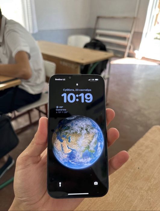 iphone 13 pro max xolati tiniq ochilmagan ekran chetida kichkina dogib