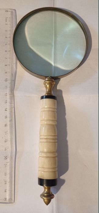 Vând sau schimb obiecte vechi.Preț în funcție de obiectul ales.